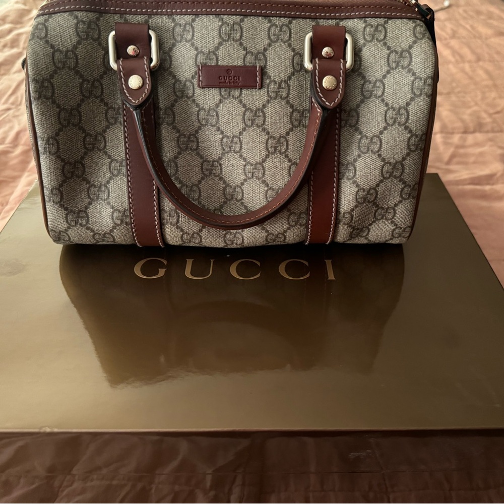 Gucci Pre-Owned
2000-2015 Small GG Supreme Joy boston bag